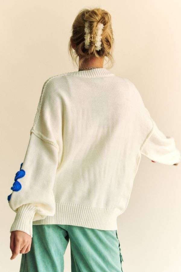 MULTI COLOR KNIT FLORAL PATCHED LOOSE FIT SWEATER